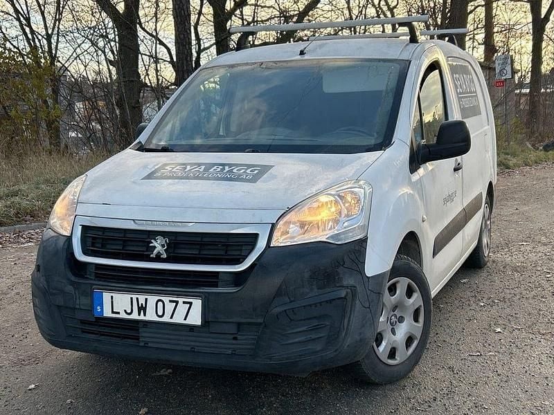 Vit Begagnad 2016 Peugeot Partner Minibuss | 38 500 kr (Superpris) - Bild 1/4