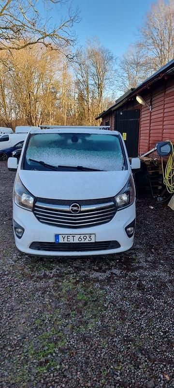 Begagnad Opel Vivaro 140 HK (102 kW) 2016 Minibuss