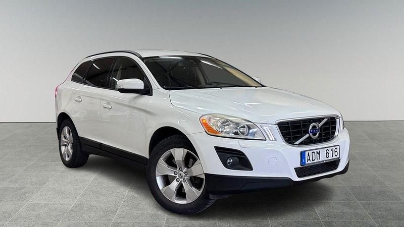 Vit Begagnad 2010 Volvo XC60 Kinetic SUV | 109 900 kr (Marknadspris) - Bild 1/4