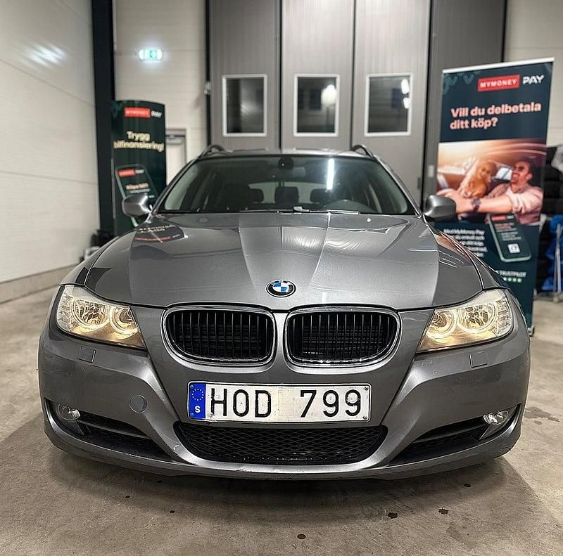 Begagnad BMW 318 Comfort Edition 143 HK (105 kW) 2009 Grå Kombi