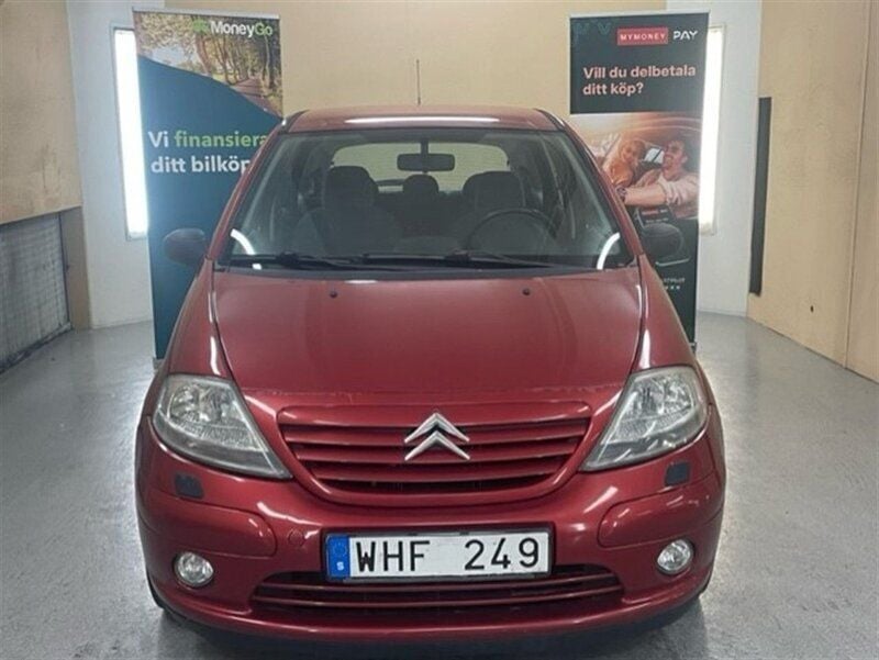 Ljusröd Begagnad 2004 Citroën C3 Halvkombi | 19 900 kr (Marknadspris) - Bild 1/4