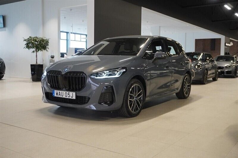 Okänd Begagnad 2024 BMW 230e Active Tourer Comfort Edition Minibuss | 499 800 kr - Bild 1/4