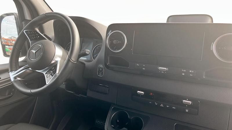 Begagnad Mercedes E-Sprinter 11 kW (15 HK) 2024 Van