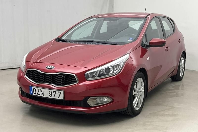 Röd Begagnad 2014 Kia Ceed | 77 000 kr - Bild 1/4