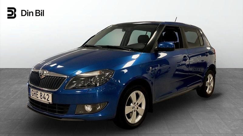 Blå Begagnad 2014 Skoda Fabia Ambition Halvkombi | 109 900 kr (Marknadspris) - Bild 1/4