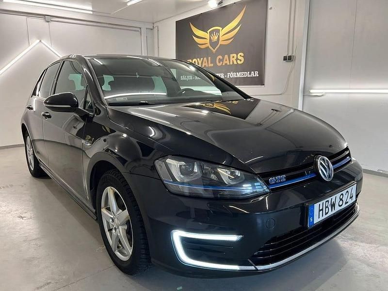 Begagnad VW Golf VII GTE 204 HK (150 kW) 2016 Svart Halvkombi