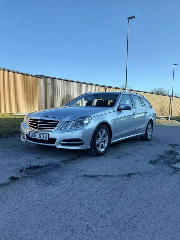 Silver Begagnad 2010 Mercedes E250 Kombi | 138 000 kr (Lite dyr) - Bild 1/4