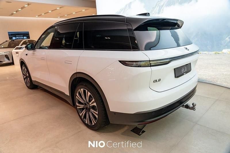 Begagnad Nio EL8 480 kW (653 HK) 2024 Vit SUV