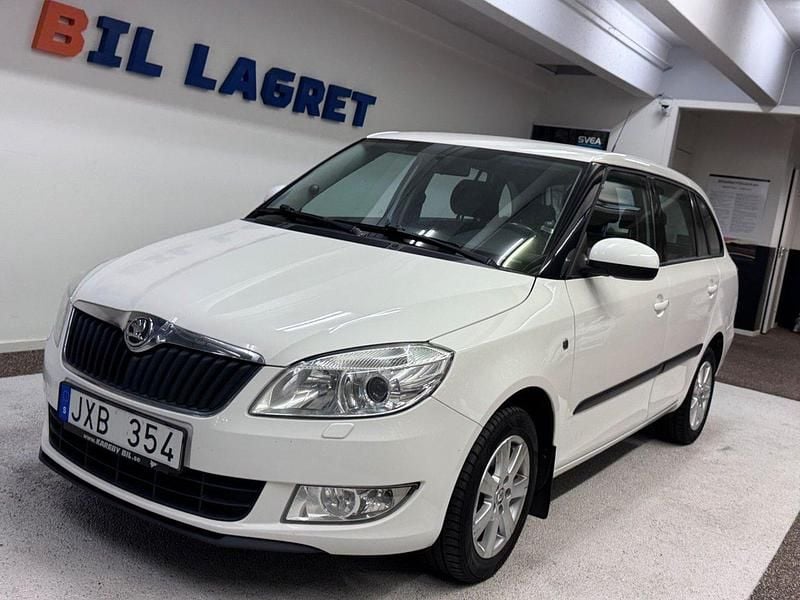 Vit Begagnad 2010 Skoda Fabia Kombi | 44 900 kr (Lite dyr) - Bild 1/4