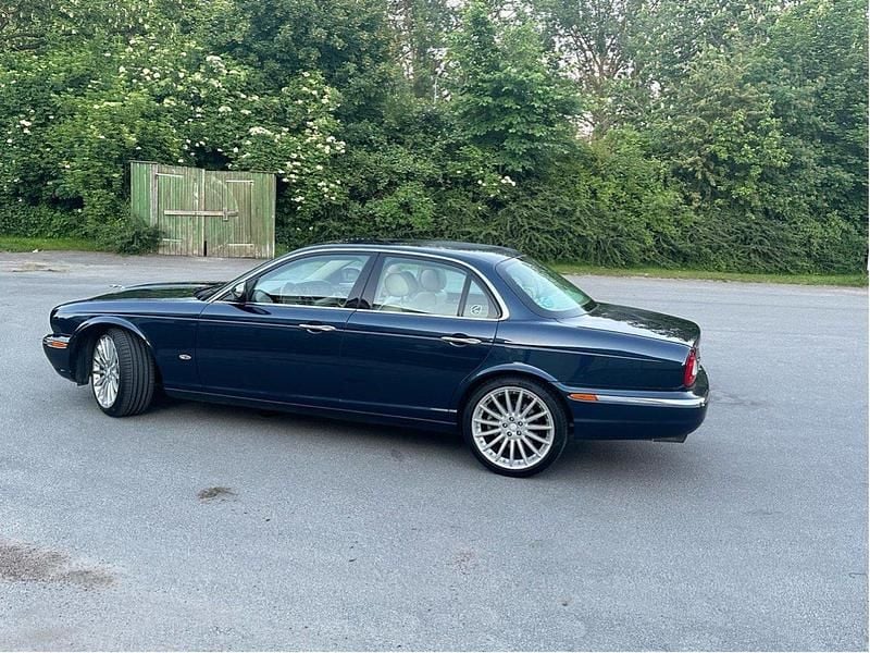 Begagnad Jaguar XJ 238 HK (175 kW) 2007 Blå Sedan