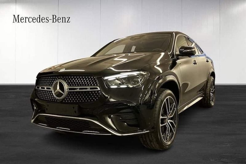 Svart Ny 2025 Mercedes GLE350e Premium Sportkupé | 1 178 950 kr (Marknadspris) - Bild 1/4