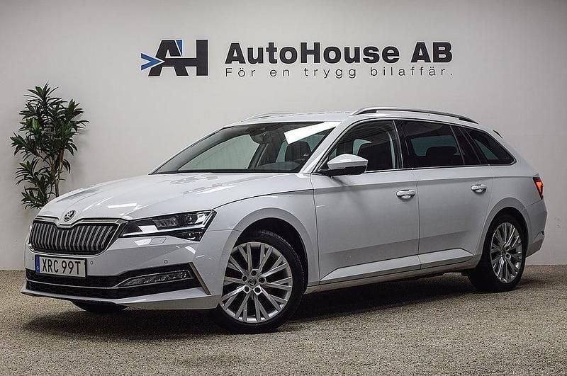Vit Begagnad 2021 Skoda Superb Style Kombi | 224 000 kr (Bra pris) - Bild 1/4