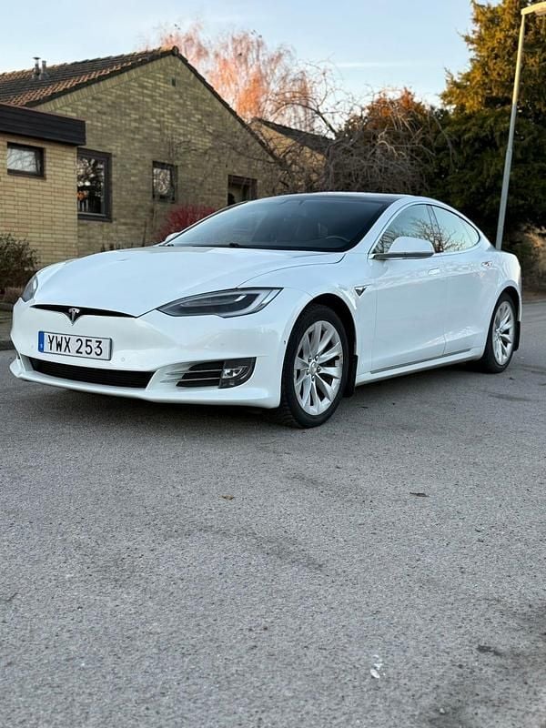 Begagnad Tesla Model S 386 kW (525 HK) 2018 Halvkombi