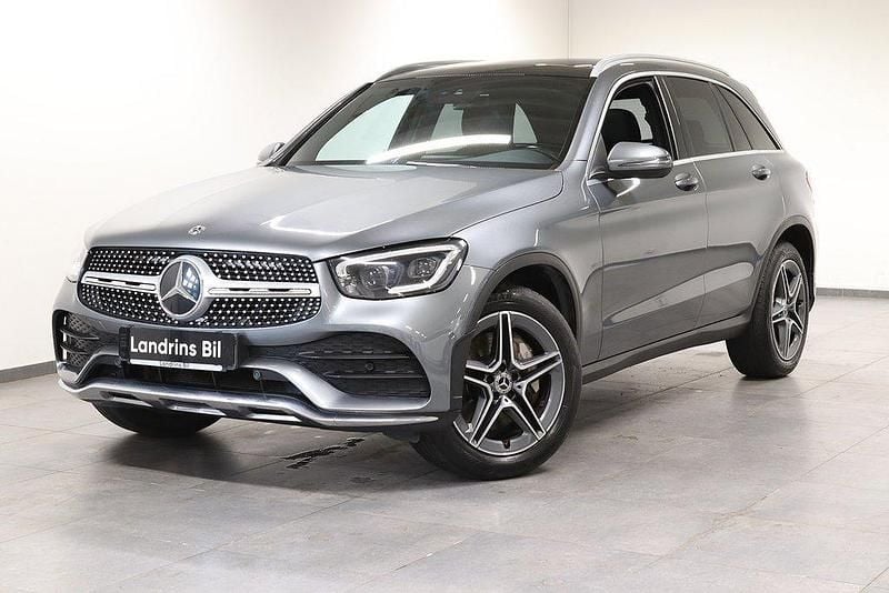 Grå (selenitgrå metallic) Begagnad 2019 Mercedes 200 AMG line SUV | 379 000 kr - Bild 1/4