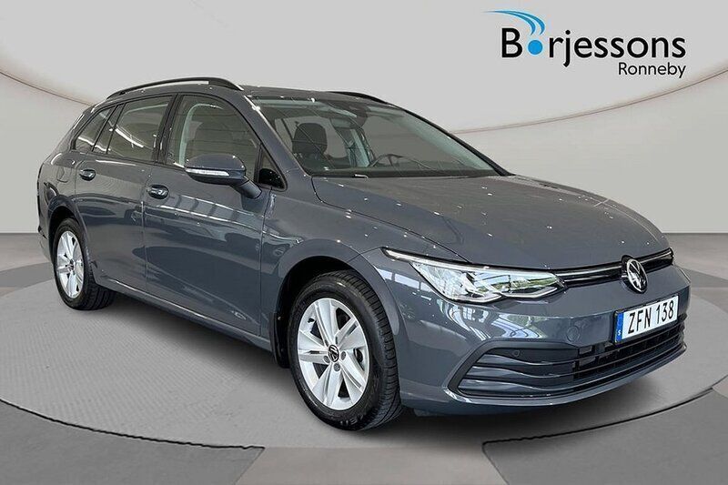 Grå Begagnad 2022 VW Golf VIII Kombi | 209 000 kr (Marknadspris) - Bild 1/4