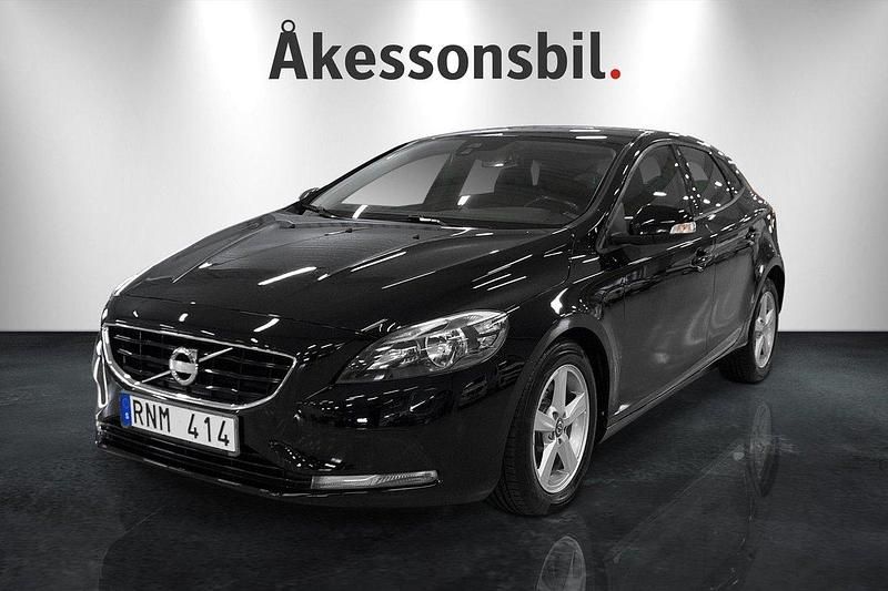 Svart Begagnad 2013 Volvo V40 Kinetic Kombi | 159 000 kr (Lite dyr) - Bild 1/4
