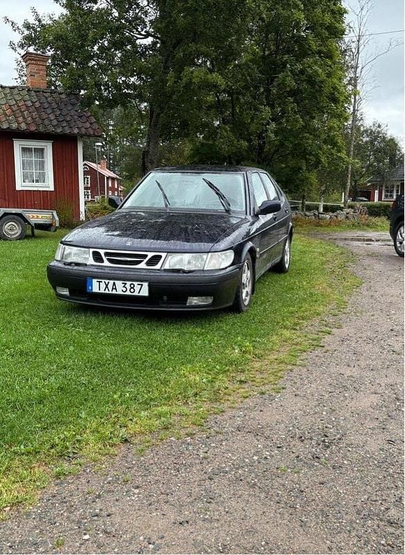 Blå Begagnad 2003 Saab 9-3 Halvkombi | 35 000 kr (Marknadspris) - Bild 1/3