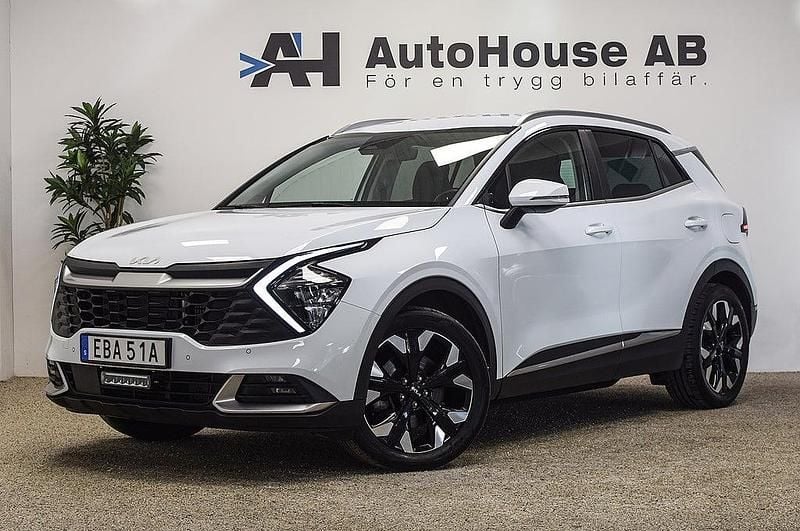 Vit Begagnad 2023 Kia Sportage SUV | 279 000 kr (Superpris) - Bild 1/4