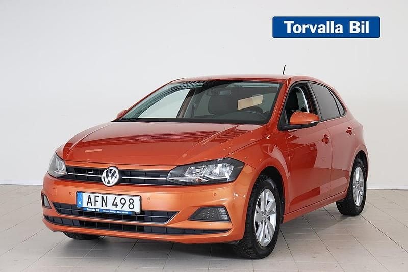 Orange Begagnad 2018 VW Polo Comfortline Halvkombi | 134 900 kr (Marknadspris) - Bild 1/4