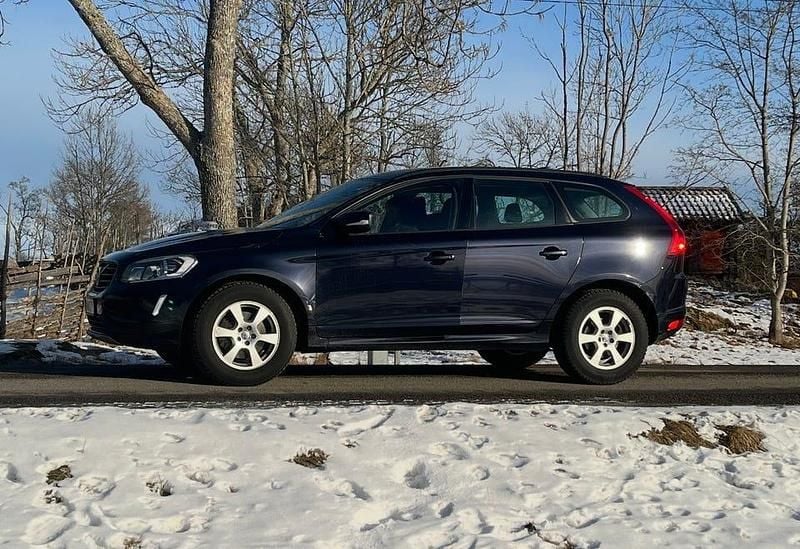 Begagnad Volvo XC60 190 HK (139 kW) 2017 Magic blå metallic 467 SUV