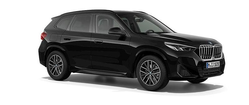 Svart Ny 2025 BMW X1 Shadowline SUV | 588 700 kr - Bild 1/4