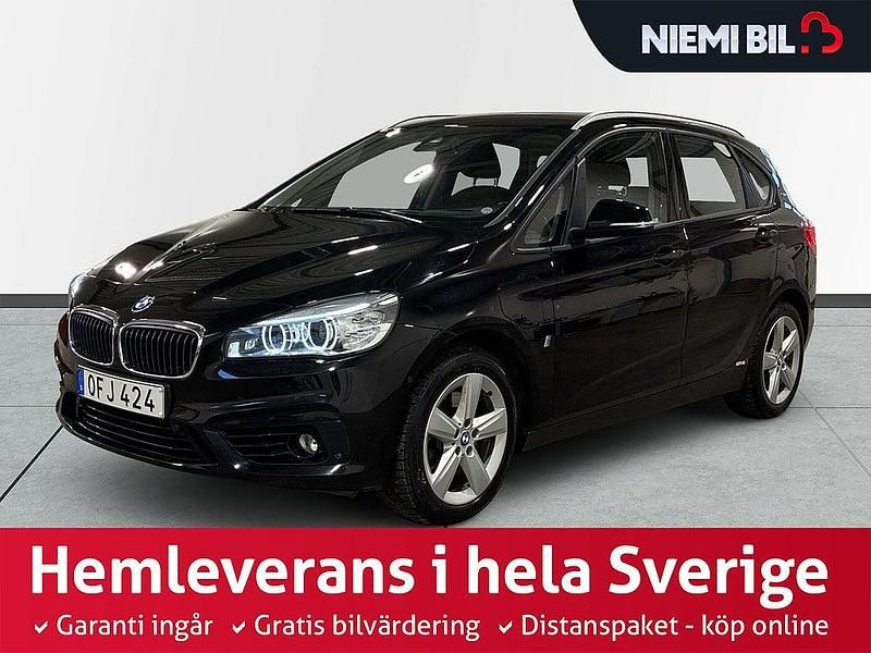 Svart Begagnad 2016 BMW 225 Active Tourer Minibuss | 159 900 kr (Dyr) - Bild 1/3