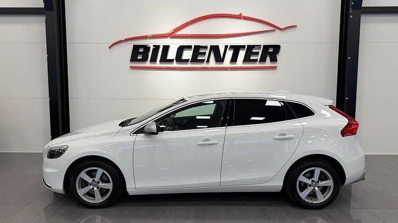 Begagnad Volvo V40 R-Design 120 HK (88 kW) 2016 Vit