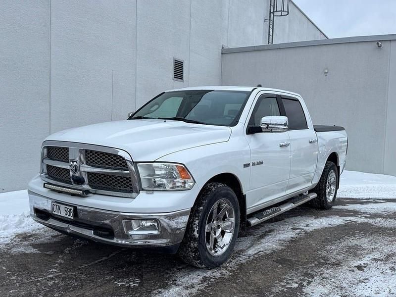 Vit Begagnad 2011 RAM 1500 Pickup | 204 900 kr (Superpris) - Bild 1/4