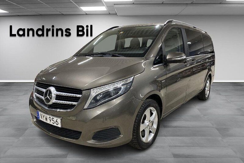 Grå (guldmetallic) Begagnad 2016 Mercedes V250 Minibuss | 299 000 kr (Dyr) - Bild 1/4