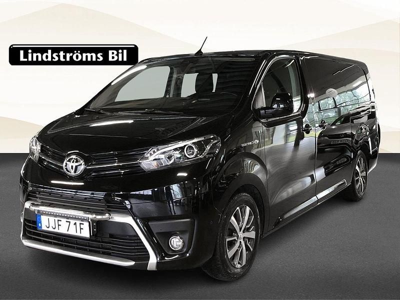Svart Begagnad 2022 Toyota Proace Van | 311 200 kr (Bra pris) - Bild 1/3