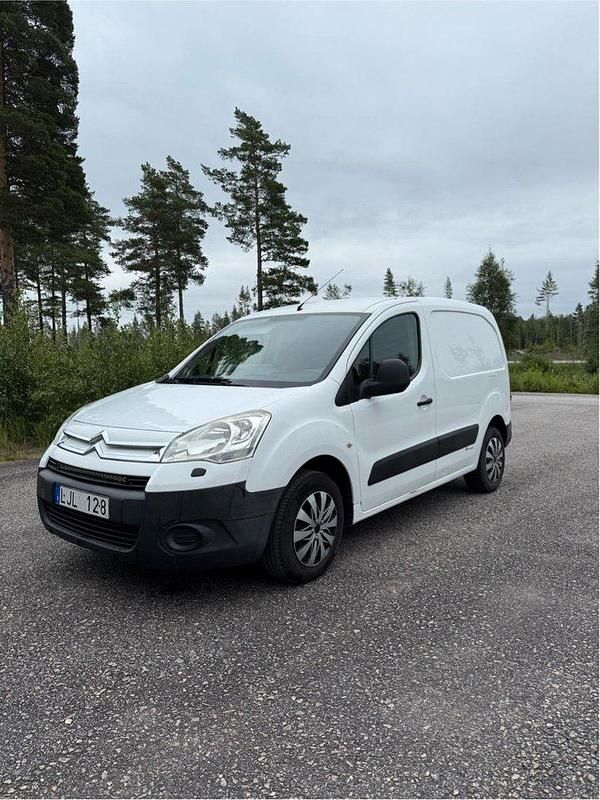Vit Begagnad 2010 Citroën Berlingo | 29 000 kr (Marknadspris) - Bild 1/4