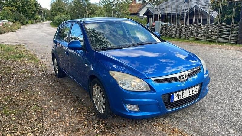 Blå Begagnad 2007 Hyundai i30 Halvkombi | 28 800 kr (Marknadspris) - Bild 1/4
