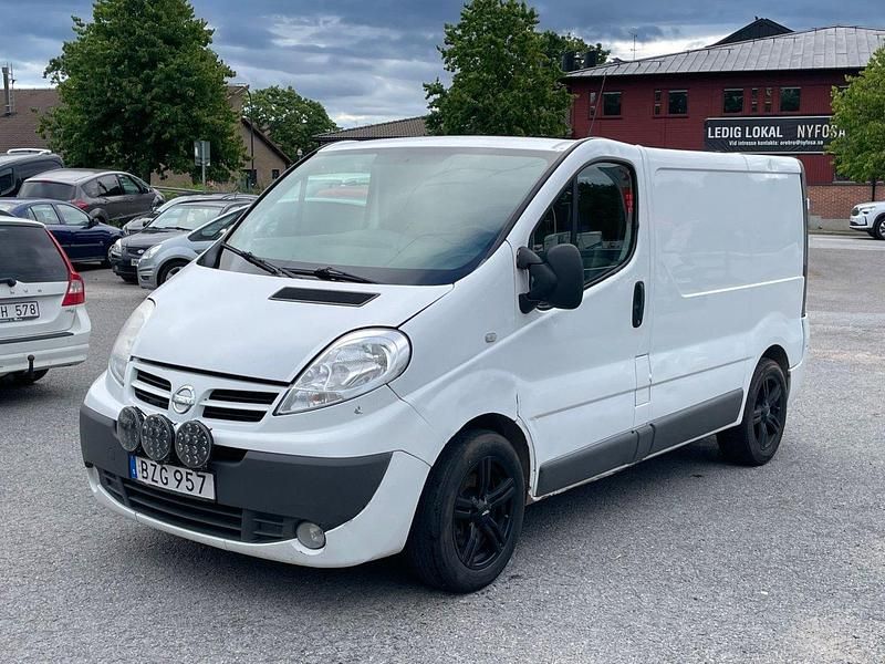 Vit Begagnad 2014 Nissan Primastar Minibuss | 49 900 kr (Superpris) - Bild 1/4