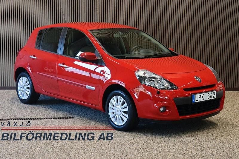Röd Begagnad 2011 Renault Clio R.S. Halvkombi | 59 900 kr (Lite dyr) - Bild 1/4