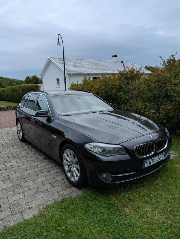 Grå Begagnad 2012 BMW 520 M Performance Kombi | 79 500 kr (Superpris) - Bild 1/4