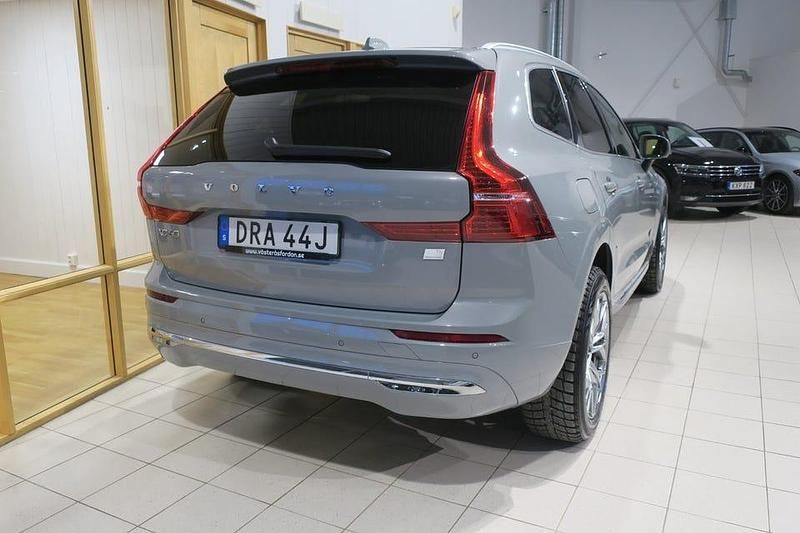 Begagnad Volvo XC60 Core 350 HK (257 kW) 2024 Grå SUV