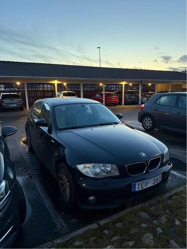 Begagnad 2007 BMW 118 Advantage Halvkombi | 55 000 kr (Marknadspris) - Bild 1/4