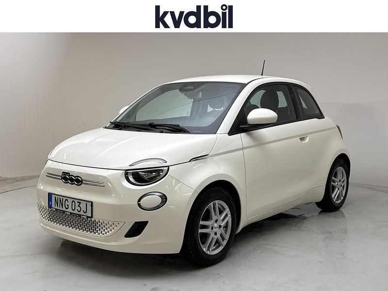Vit Begagnad 2021 Fiat 500e Action Halvkombi | 139 000 kr (Superpris) - Bild 1/3