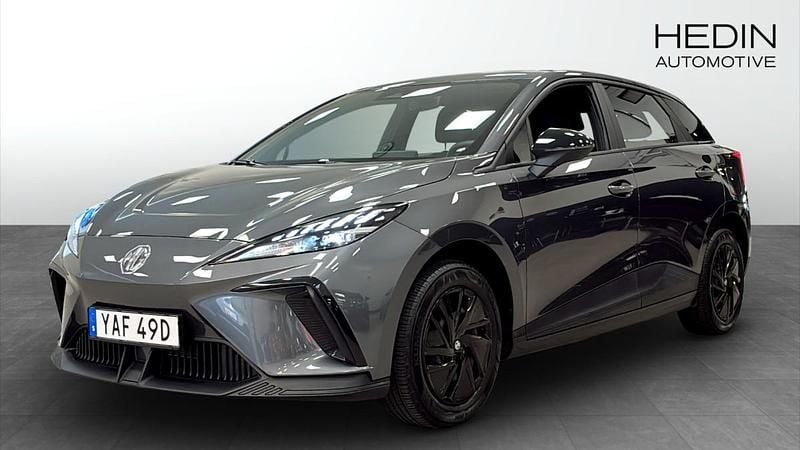 Grå (grey) Begagnad 2023 MG MG4 EV Halvkombi | 259 500 kr - Bild 1/4