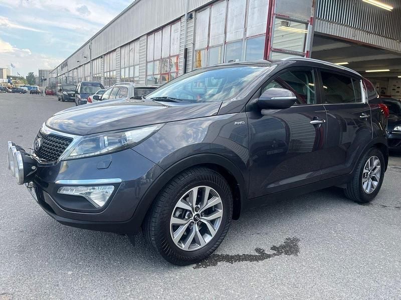 Grå Begagnad 2015 Kia Sportage Comfort SUV | 99 000 kr (Bra pris) - Bild 1/4