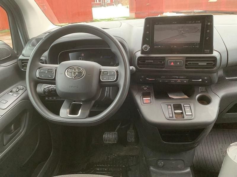 Begagnad Toyota Proace City City 100 kW (136 HK) 2022 Minibuss