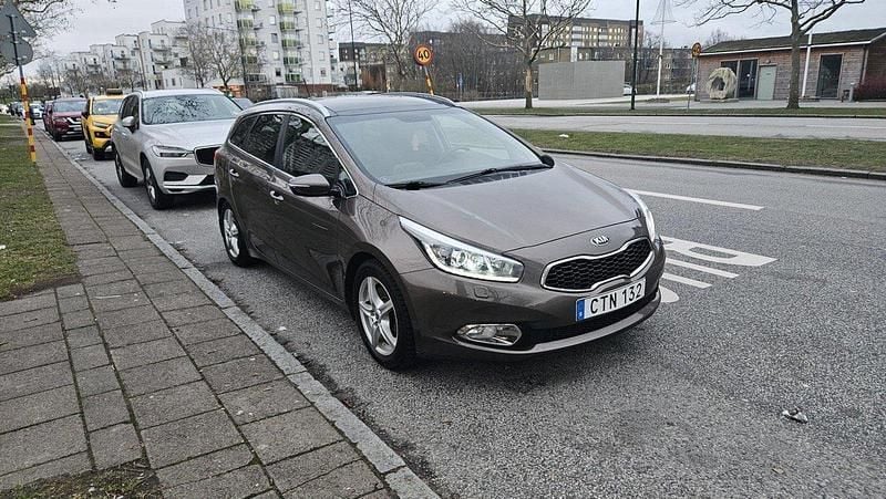 Grön Begagnad 2015 Kia Ceed Sportswagon Comfort Kombi | 84 000 kr (Bra pris) - Bild 1/4