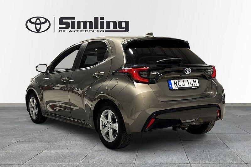 Begagnad Toyota Yaris Hybrid Style 116 HK (85 kW) 2022 Grön Halvkombi