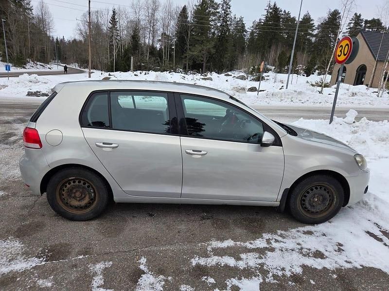 Begagnad VW Golf VI 102 HK (75 kW) 2010 Halvkombi