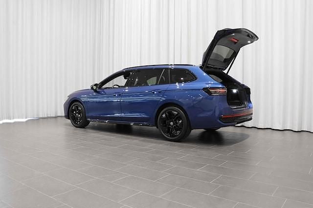 Ny VW Passat R-line 194 HK (142 kW) 2025 Blå (reef blue metallic) Kombi