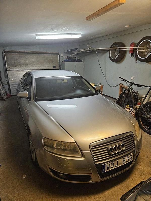 Silver Begagnad 2005 Audi A6 Comfort Sedan | 10 000 kr (Marknadspris) - Bild 1/4