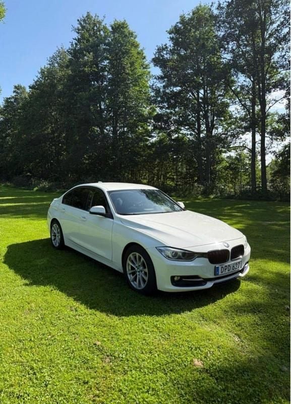 Begagnad 2015 BMW 320 Sedan | 139 000 kr (Marknadspris) - Bild 1/4