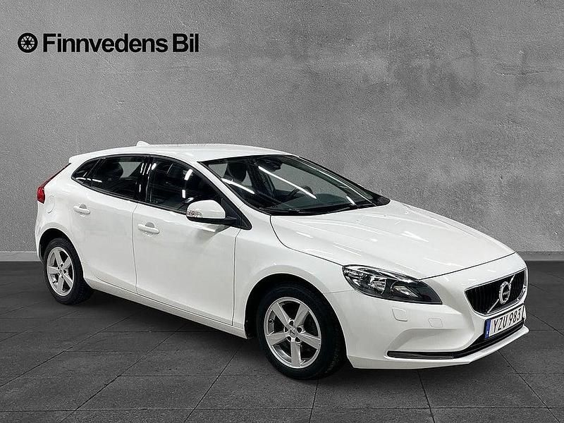Begagnad Volvo V40 Business Edition 121 HK (88 kW) 2017 Vit Halvkombi