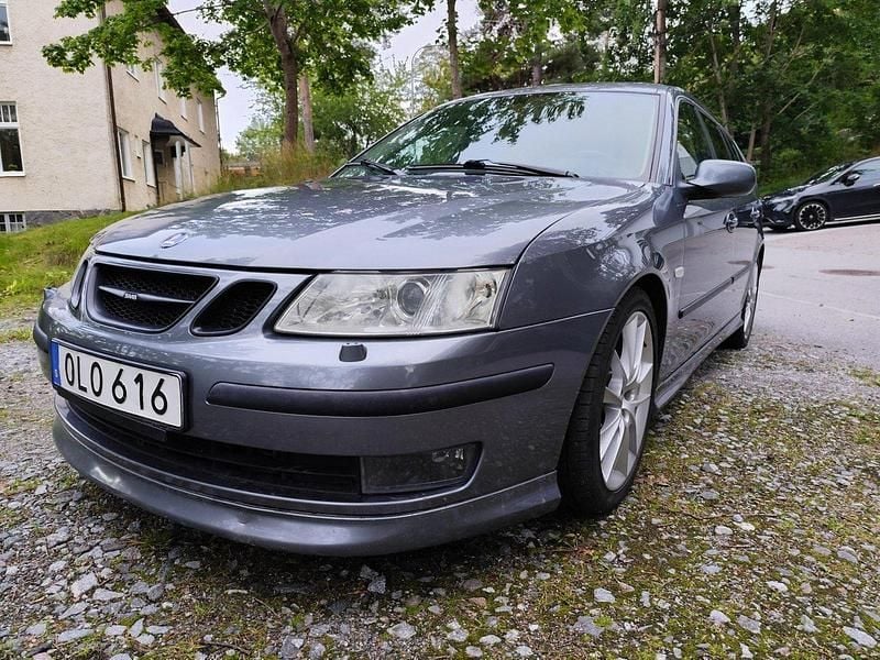 Grå Begagnad 2007 Saab 9-3 Aero Kombi | 64 000 kr (Lite dyr) - Bild 1/4