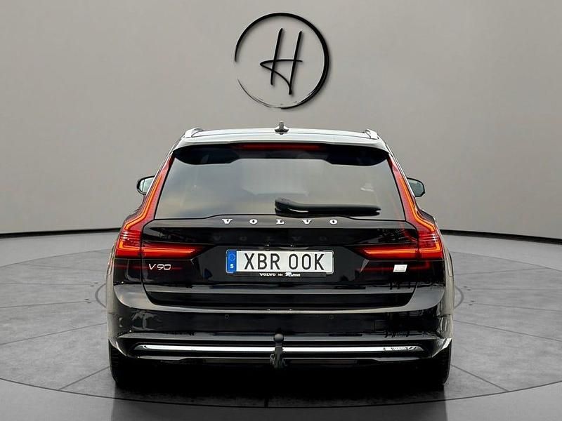 Begagnad Volvo V90 Core 350 HK (257 kW) 2023 Svart Kombi